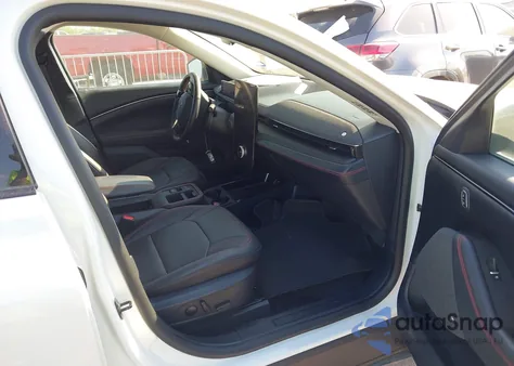 2025 Ford Mustang Mach-E Premium z USA, uszkodzony, nr VIN 3FMTK3SU6SMA01674